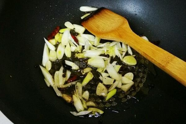 大盘鸡拌面的做法图解3