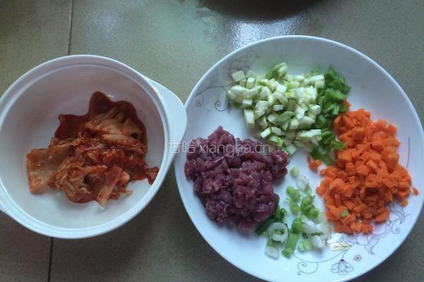 泡菜牛肉粒炒饭的做法图解1