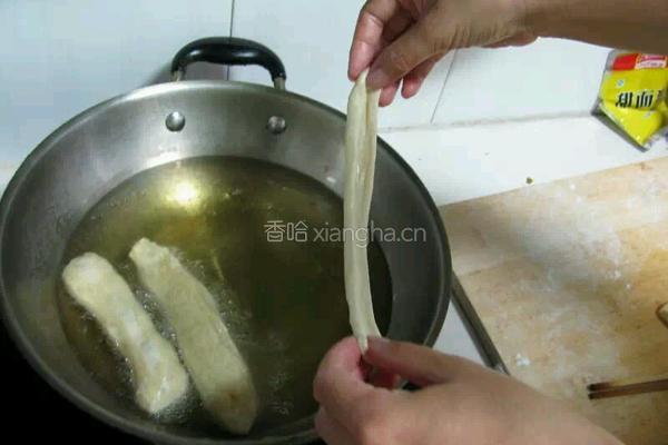 油条的做法图解5
