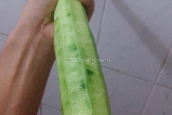 金银蒜蒸丝瓜的做法图解2
