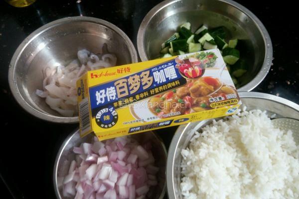 咖喱鲜鱿蛋炒饭的做法图解1