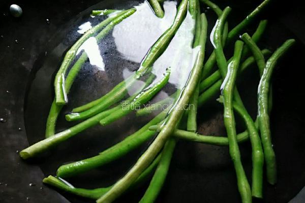 凉拌豆角的做法图解1