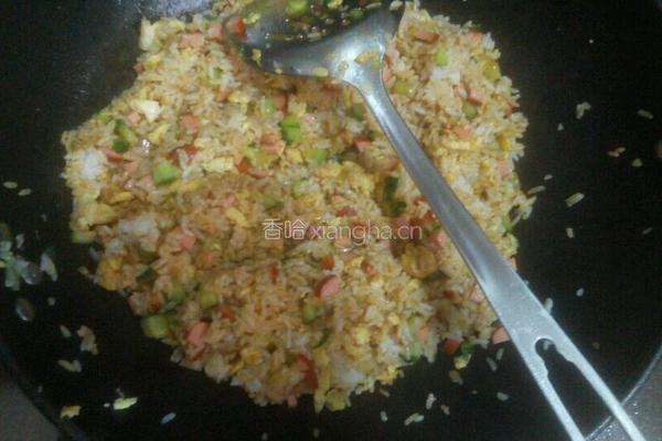 香肠蛋炒饭的做法图解3