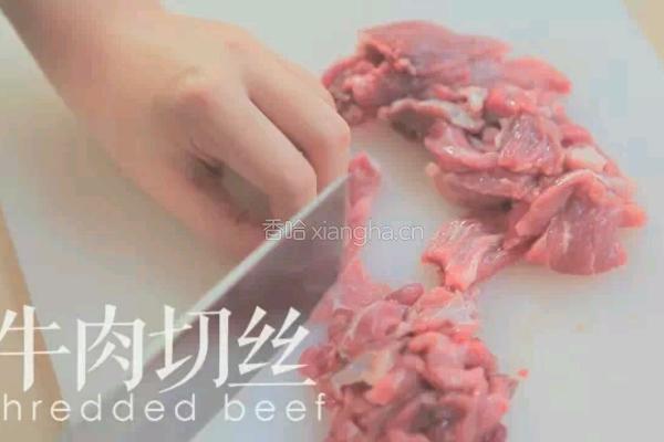 风情黑椒牛肉生菜卷的做法图解1