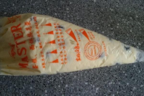 蓝莓纸杯小蛋糕。的做法图解7