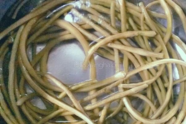 泡缸豆。的做法图解1