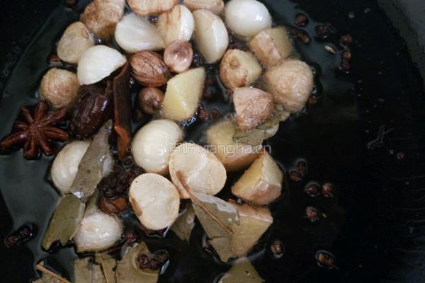 土豆烧排骨的做法图解2