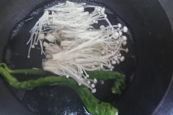 凉拌毛肚金针菇的做法图解2