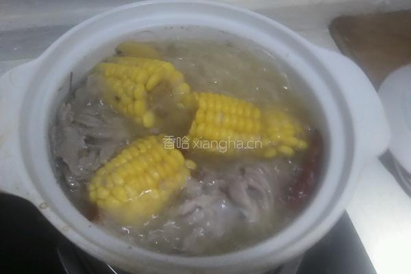 清炖羊肉玉米汤的做法图解3