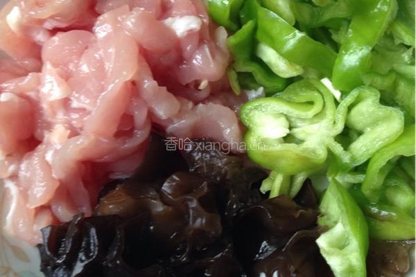 青椒肉丝炒毛豆的做法图解2