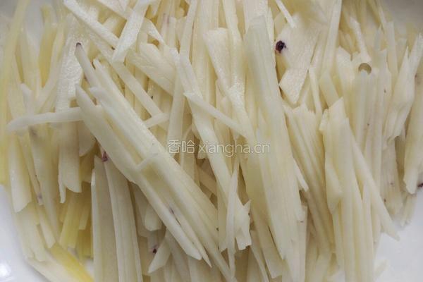 土豆丝蛋饼的做法图解1