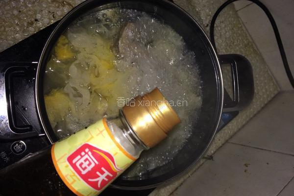 银耳骨头汤的做法图解4