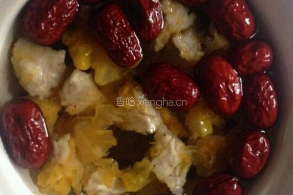 糯耳雪莲子桃胶养颜汤的做法图解3