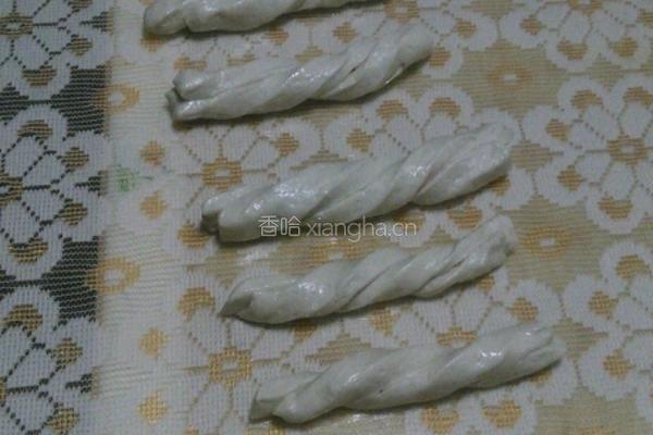 小油条的做法图解2