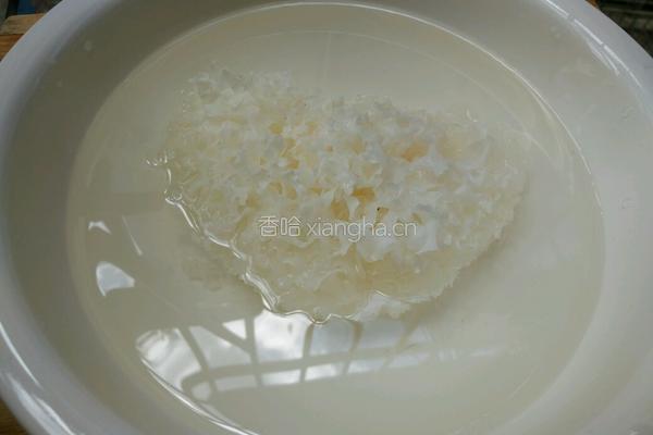 木瓜银耳汤――JIARU 的做法图解1
