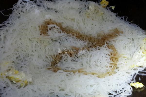 牛肉炒米粉的做法图解4