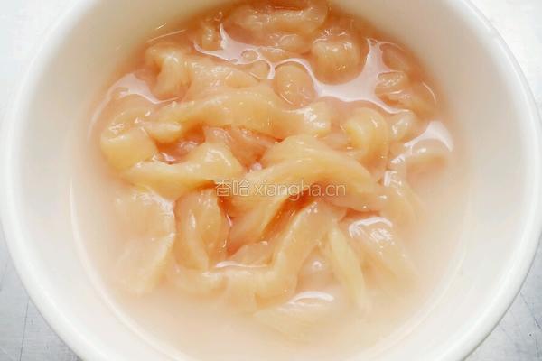 青椒炒肉丝的做法图解1