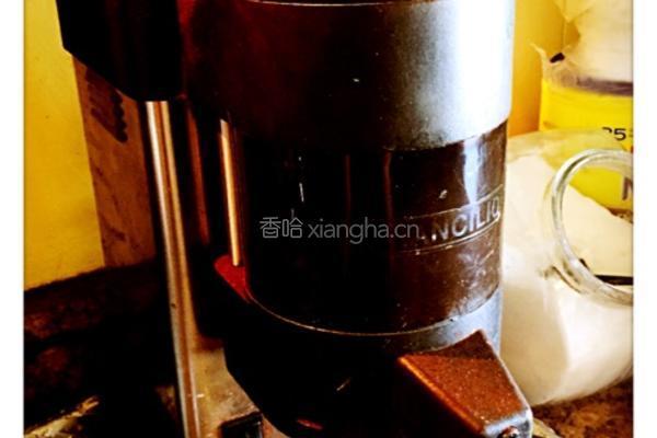 自制咖啡牛奶☕️的做法图解1