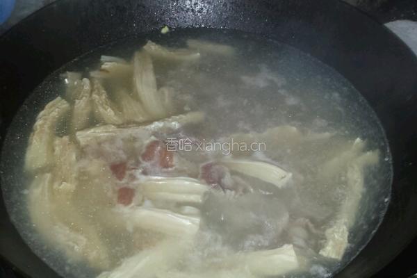 腐竹鸡蛋瘦肉汤的做法图解5
