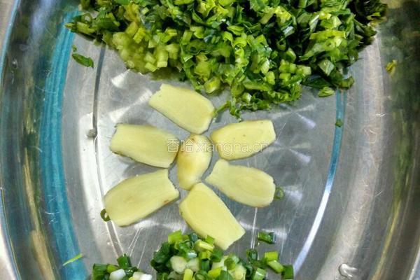  菠菜鸡蛋粥的做法图解1