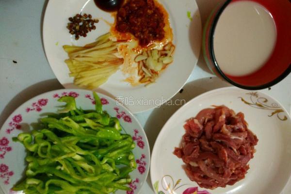 青椒炒肉丝的做法图解1