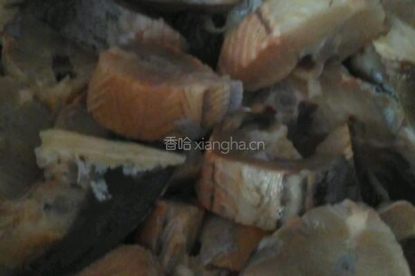 酸菜鲟鱼。的做法图解1