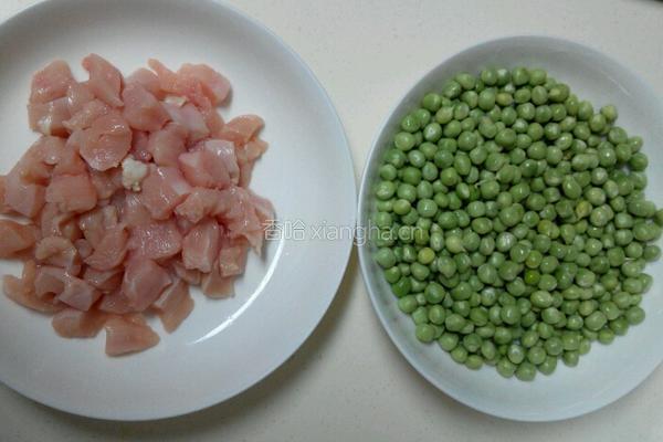 豌豆炒鸡的做法图解1