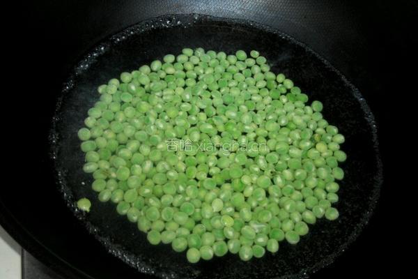 豌豆炒鸡的做法图解3