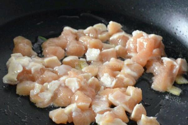 豌豆炒鸡的做法图解4