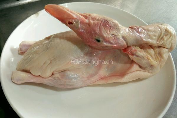 啤酒鸭的做法图解1