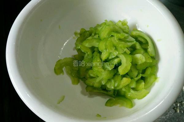 苦瓜炒鸡蛋的做法图解4