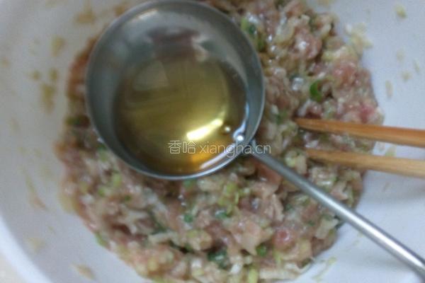 猪肉薄皮大馄饨的做法图解2