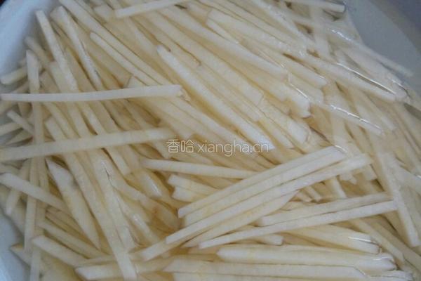 素炒土豆洋葱青椒丝的做法图解2