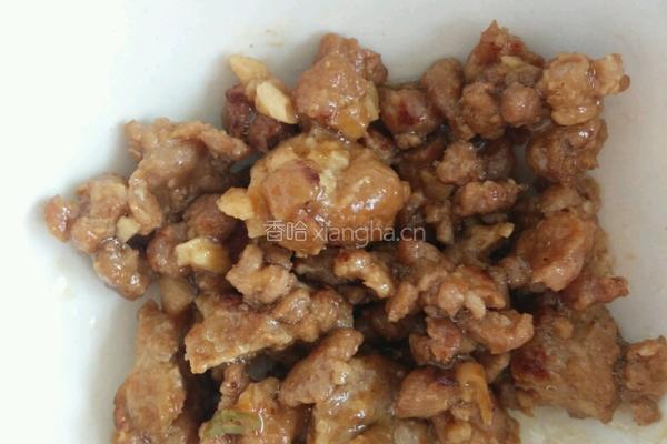 肉末豌豆的做法图解1
