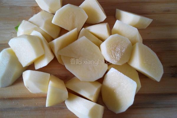 牛肉炖土豆的做法图解2