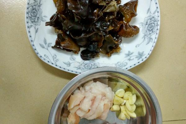 木耳肉片的做法图解1