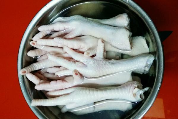 泡椒凤爪的做法图解1