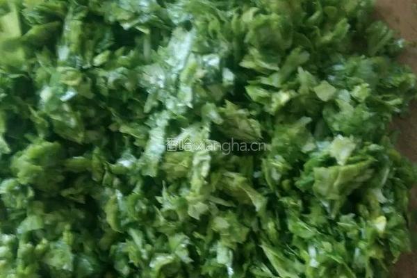 芹菜叶鸡蛋饼的做法图解1