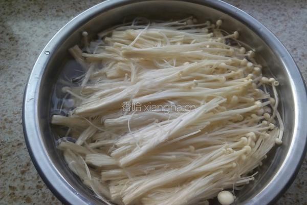 凉拌金针黄瓜的做法图解1