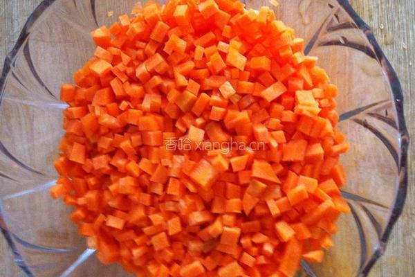 胡萝卜蛋炒饭的做法图解1