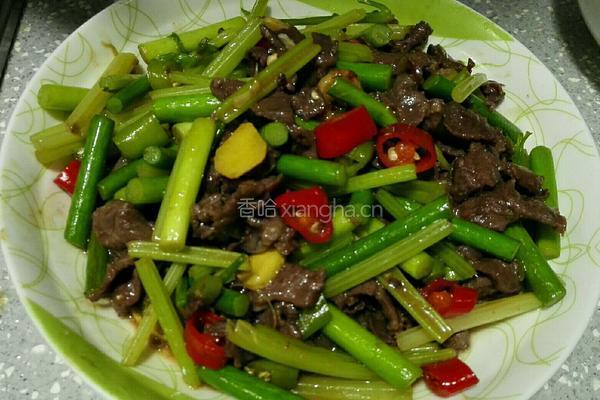 辣椒香芹蒜苗炒牛肉的做法图解4