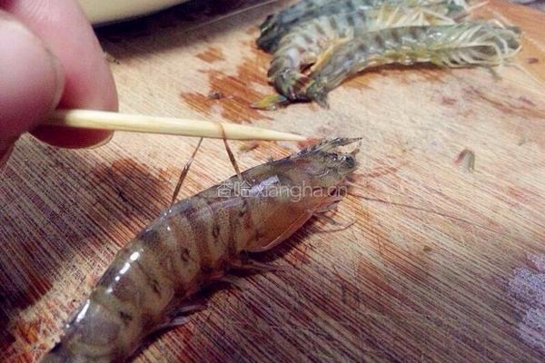 油焖虾的做法图解1