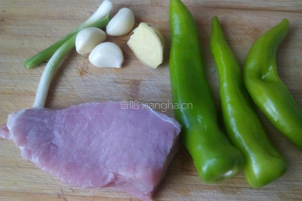 青椒炒肉丝的做法图解1