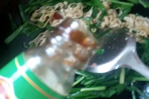 蚝油韭菜炒豆皮的做法图解7