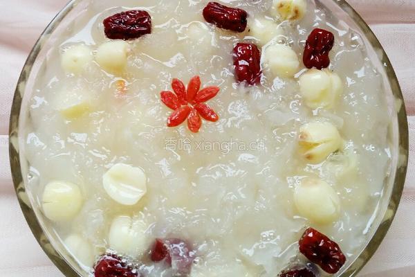 银耳莲子羹的做法图解11