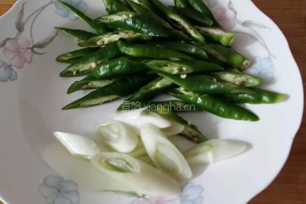 尖椒炒土豆片的做法图解2