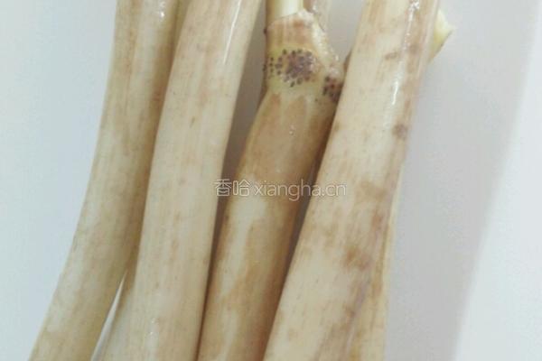冰镇爽心藕带的做法图解1