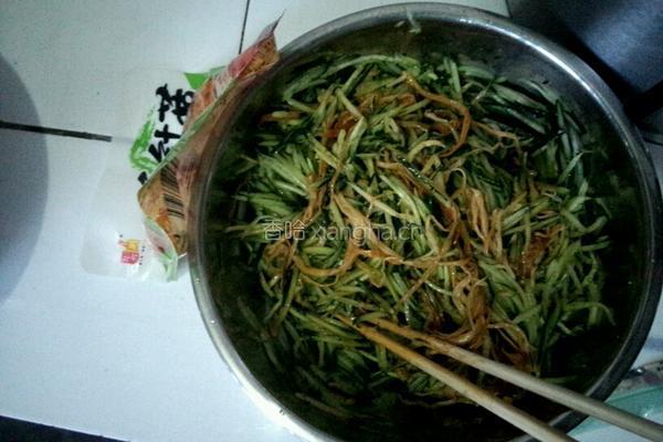 凉拌金针菇的做法图解2