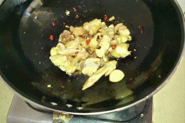 土豆烧三黄鸡的做法图解2