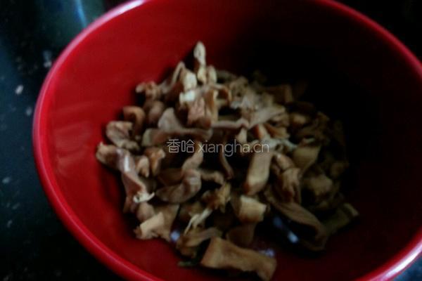 苦瓜冲菜炒肉片的做法图解1